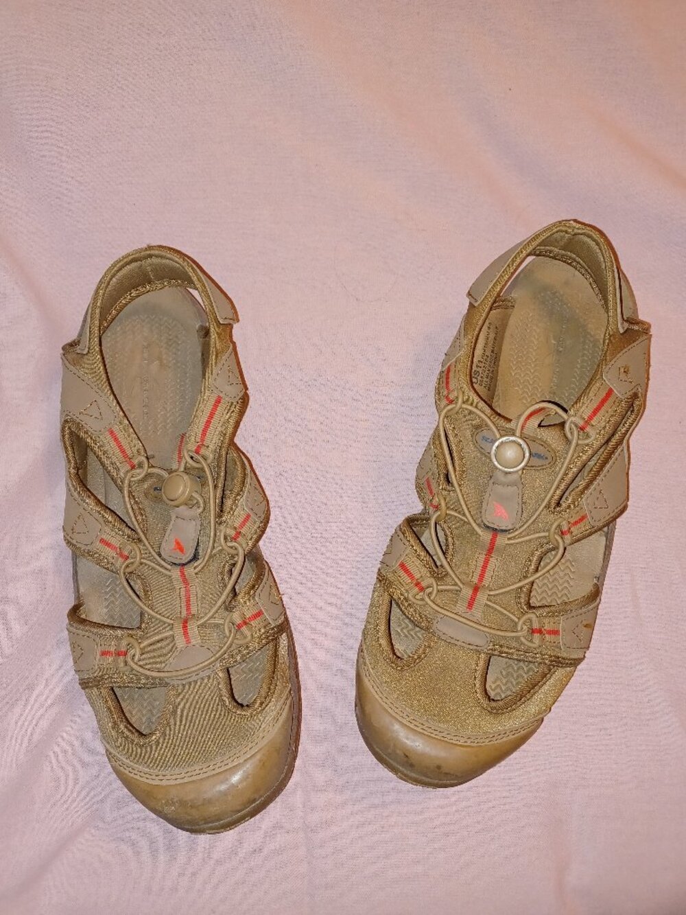 Men's Beach / water sandals Rugged Shark Size 11- like new